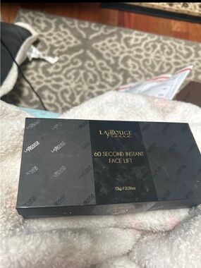La Rouge 60 Second Instant Face Lift - Black & Gold Packaging
